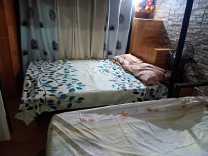 マニラにあるPaseo Verde Condominiumの部屋にベッドが2つある寝室 +22枚の写真