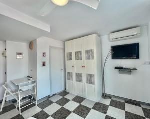 Televízia a/alebo spoločenská miestnosť v ubytovaní LaFrenchTouch - Coqueto estudio terraza con vistas