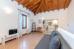 a living room with a couch and a tv at JAM Apartments in Malcesine