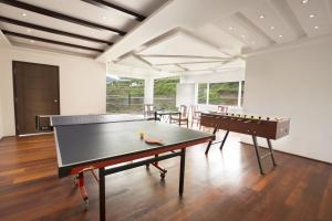 Instalaciones para jugar al ping pong en GReaT trails Kodaikanal by GRT Hotels o alrededores