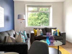 Кът за сядане в Modern And Vibrantly Designed Apartment