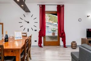 TV a/nebo společenská místnost v ubytování Al Borgo + 29 fotografií