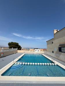 Swimmingpoolen hos eller tæt på Gran Alacant bungalow vistas al mar