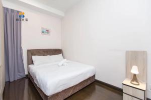 V Residence 2R2B at Sunway Velocity by Bai Yi # 0813a