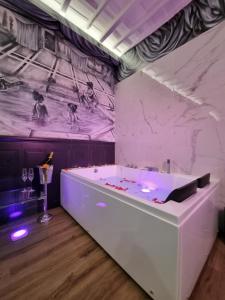 Fotografie z fotogalerie ubytování Mirror Suite Roma Jacuzzi Colosseo Monti v Římě