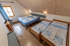 Postel nebo postele na pokoji v ubytování Apartmány Modrá Vrata
