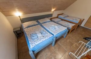 Postel nebo postele na pokoji v ubytování Apartmány Modrá Vrata