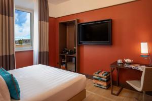 TV/trung tâm giải trí tại The Independent Hotel