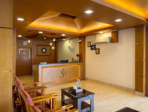 a waiting room with a bar in a restaurant at Shree Residency in Erode