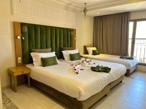 Postel nebo postele na pokoji v ubytování Diwane Hotel & Spa Marrakech + 37 fotografií