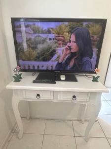 TV a/nebo společenská místnost v ubytování Ape Caiobá