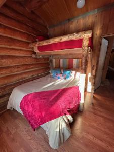Postel nebo postele na pokoji v ubytování Boulder Mountain Guest Ranch