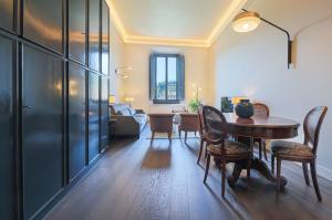 a dining room with a table and chairs at Apartments Florence- Palazzo Benci with river view · Palazzo Benci with river view in Florence