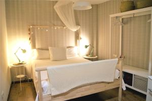 Postel nebo postele na pokoji v ubytování Logrocity Corazon de Logroño PARKING PRIVADO GRATIS