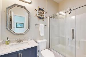 Un baño de Dolphin Watch - A Side 31 fotos más