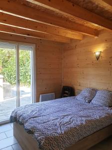 a bedroom with a bed in a wooden cabin at Maison de 3 chambres avec jardin clos a Chateauneuf d'Oze 