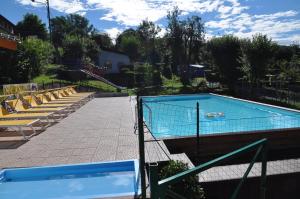 Bazén v ubytování Camping Royal nebo v jeho okolí