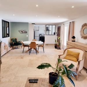 a living room with a table and chairs at Villa OASIS en Provence Luberon Pierrevert in Pierrevert