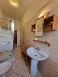 Koupelna v ubytování Reyes Suite & Rooms