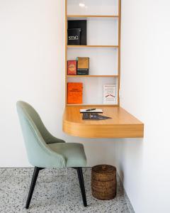 a green chair sitting next to a desk at Sunny Village Berawa in Canggu