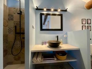 a bathroom with a sink and a shower at Villa Velleron - Guesthouse in a picturesque village in Velleron +17 photos