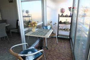 Balkón alebo terasa v ubytovaní Appartement VUE MER avec loggia au port de de PERROS-GUIREC - Réf 845