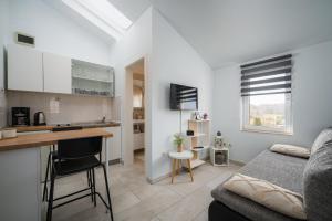 Køkken eller tekøkken på Charming Apartments Rose 1&2 with pool