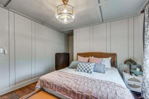 a bedroom with a bed and a chandelier at Chic Elizabethtown Apartment Walk to Downtown! in Elizabethtown