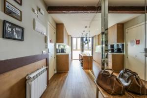 A kitchen or kitchenette at AP Chueca