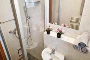 Ванная комната в 3-room Apartment in Offenbach