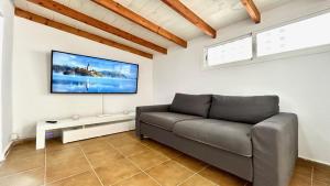 TV a/nebo společenská místnost v ubytování Welooveyou Arenas Cottage