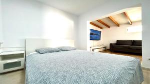 Postel nebo postele na pokoji v ubytování Welooveyou Arenas Cottage