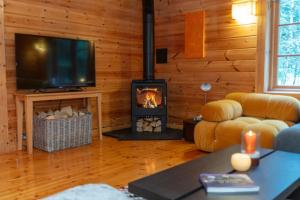 TV a/nebo společenská místnost v ubytování Large Luxury Log Cabin Getaway