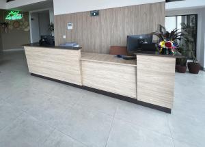 a reception desk in a lobby with a cash register at Hotel da Vila in Vila Bela da Santíssima Trindade