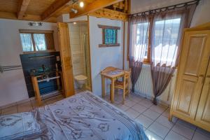 a bedroom with a bed and a sink in a room at La Savoyarde in Châtel