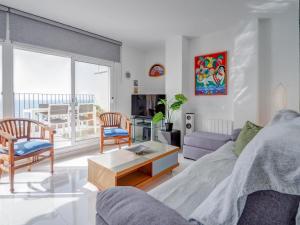 een woonkamer met een bank en een tafel bij Marina Duplex by Hello Homes Sitges in Sitges