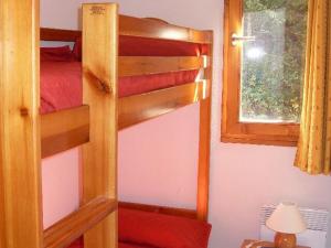 Ein Etagenbett oder Etagenbetten in einem Zimmer der Unterkunft Appartement Valfréjus, 6 pièces, 12 personnes - FR-1-265-179