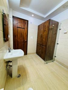 Koupelna v ubytování Hotel Satwah Home Stay Just 10 Minute Away Form Nizamuddin Railway Station