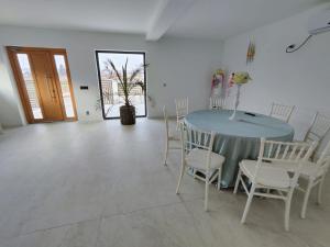 a white room with a table and chairs and a door at Complex Braniște in Drăgăşani