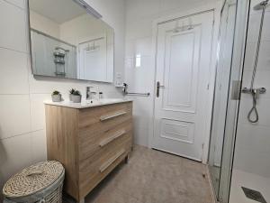 A bathroom at Bonito piso a de Candela en O Grove
