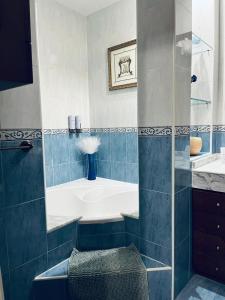 a bathroom with a sink and a tub with a mirror at La Madriguera de Toledo in Bargas +64 photos