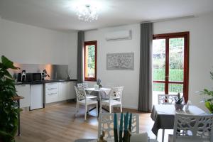 a kitchen and dining room with a table and chairs at Annabella Bed and Breakfast in Giffoni Valle Piana