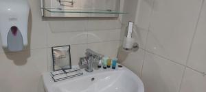 Bathroom sa Mahd Al Reasala Hotel 1 - فندق مهد الرسالة 1