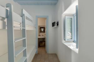 een hal met witte planken en een raam bij Villa Maira with Seaview and Private Swimming Pool in Drios +58 foto's