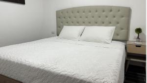 Ένα ή περισσότερα κρεβάτια σε δωμάτιο στο Termales la Montaña “ Suite Jr Aire de Montaña 5”