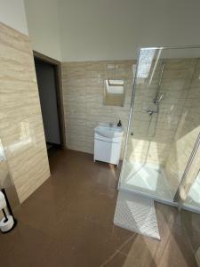 a bathroom with a shower and a sink at Apartamenty Świerkowa #2 in Ząbkowice Śląskie