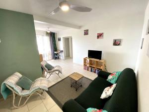 Μια τηλεόραση ή/και κέντρο ψυχαγωγίας στο Appartement - Vue mer et montagne