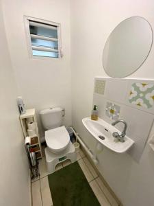 Ένα μπάνιο στο Appartement - Vue mer et montagne