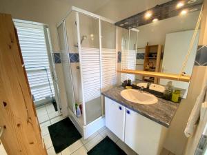 Koupelna v ubytování Appartement - Vue mer et montagne + 8 fotografií