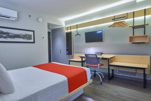 TV a/nebo společenská místnost v ubytování City Express by Marriott Tijuana Otay